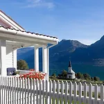 Nes Gard 3* Høyheimsvik
