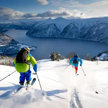 Nes Gard 3* Høyheimsvik